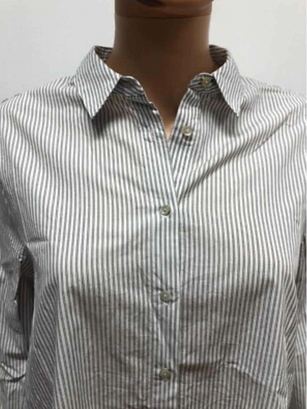 Ann Taylor Women Gray and White Striped Button-Down Shirt Size 18